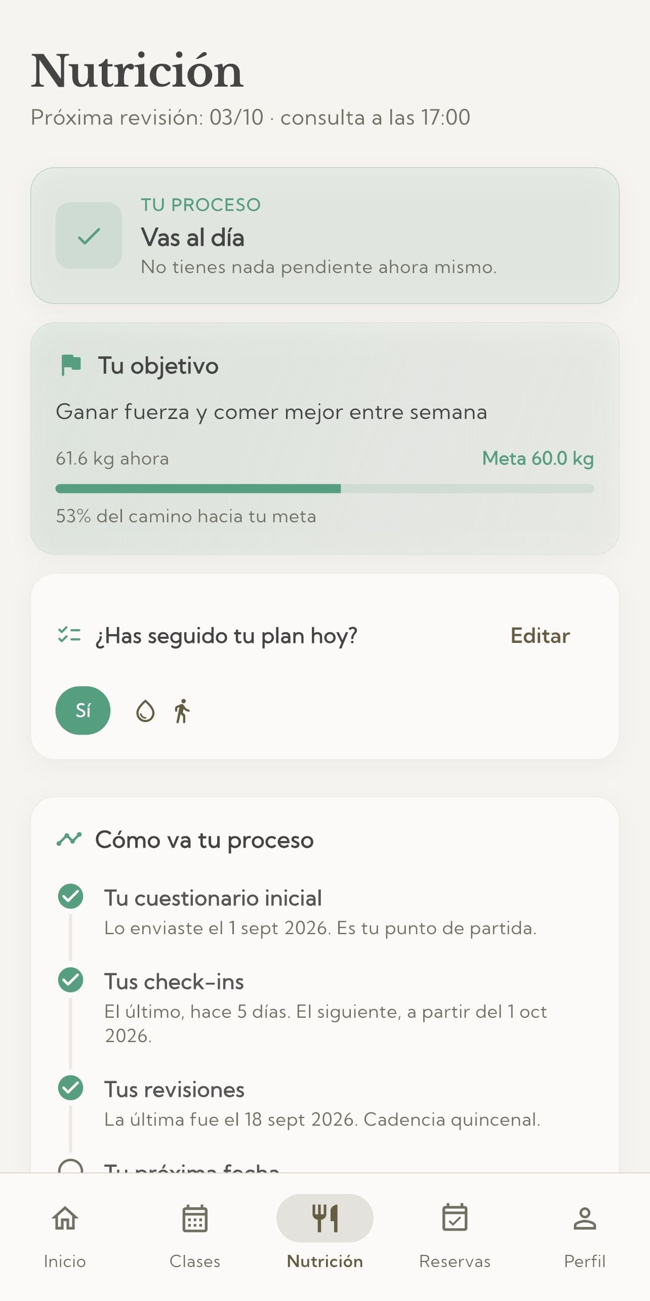 Pantalla de Nutrición de la app Monfit con el objetivo, el plan del día y el seguimiento